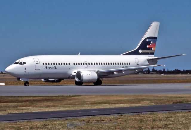 BOEING 737-300 (VH-CZH) - ANSETT AIRLINES OF AUSTRALIA - BOEING 737- 377 - REG : VH-CZH (CN 23660/1294) - ADELAIDE INTERNATIONAL AIRPORT SA. AUSTRALIA - YPAD 6/11/1989 