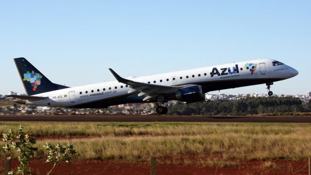Embraer ERJ-190 (PR-AYL)