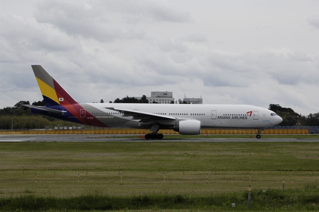 Boeing 777-200 (HL7597) - Departure at NRT Airport R/W16R on 2012/04/30