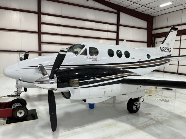 Beechcraft King Air 90 (N987AB)