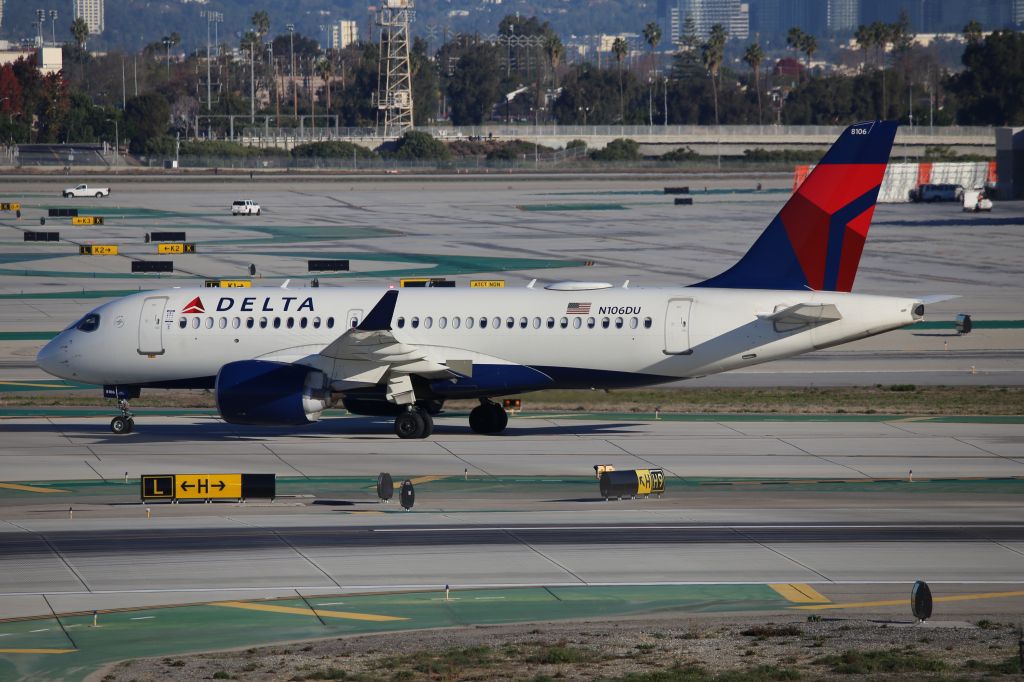 Airbus A220-100 (N106DU)