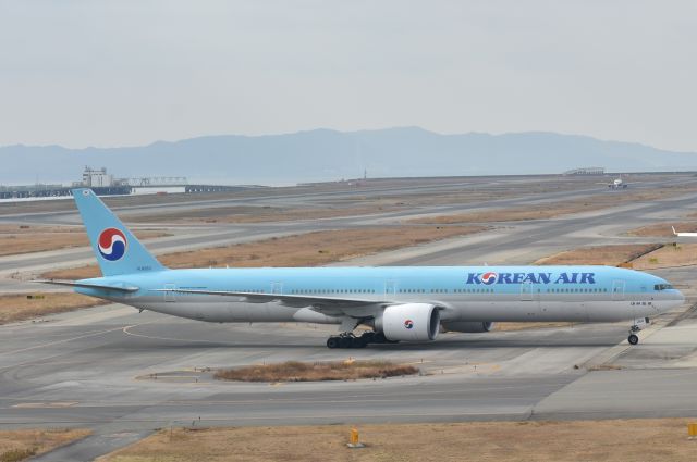 BOEING 777-300 (HL8250)