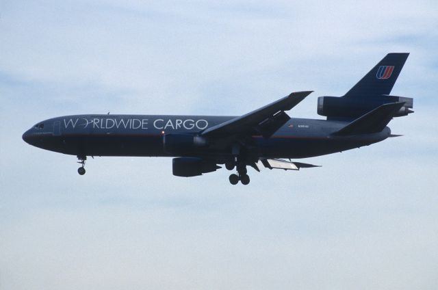 McDonnell Douglas DC-10 (N1854U) - Final Approach to Narita Intl Airport Rwy34L on 1999/11/06