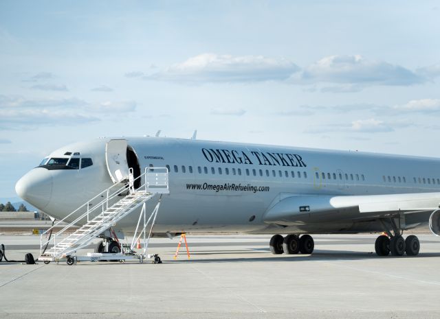 Boeing 707-300 (N707MQ)