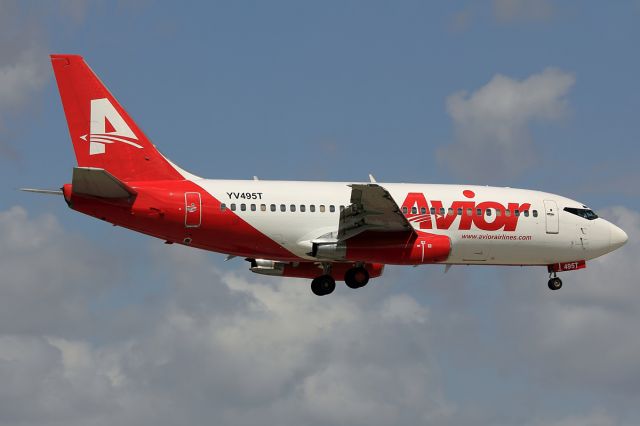 Boeing 737-700 (YV-495T)