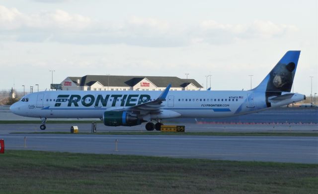 Airbus A321 (N714FR) - Frontier A321 taxiing to runway 32
