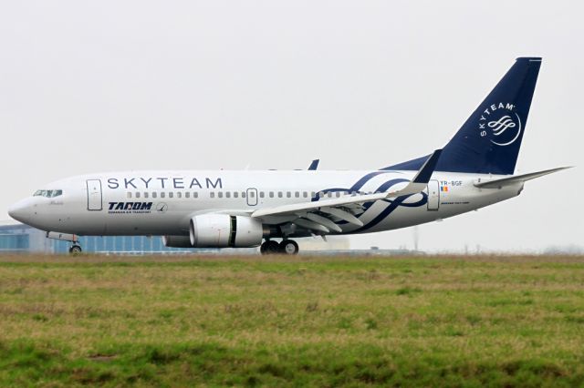 BOEING 737-300 (YR-BGF)