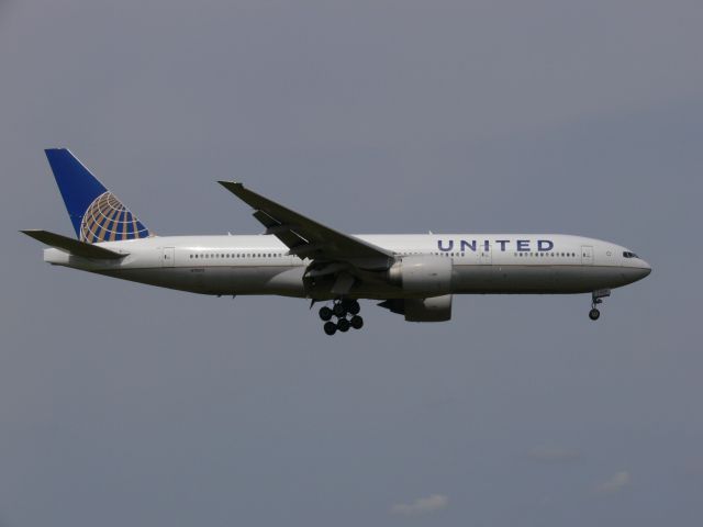 Boeing 777-200 (N79011)