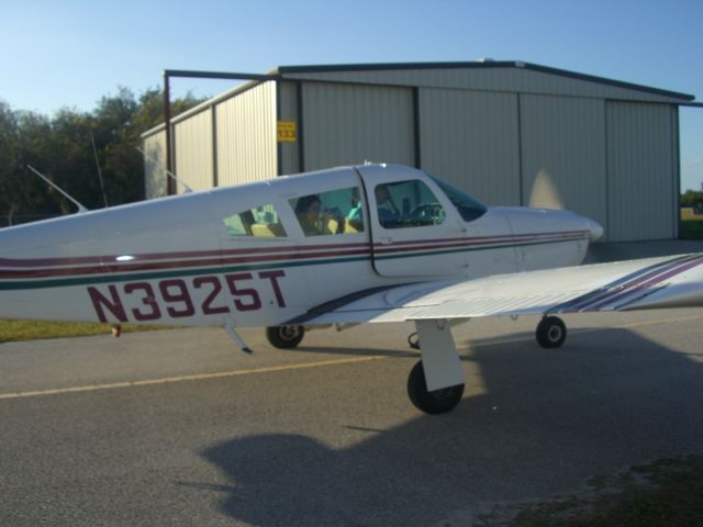 Piper Cherokee Arrow (N3925T)