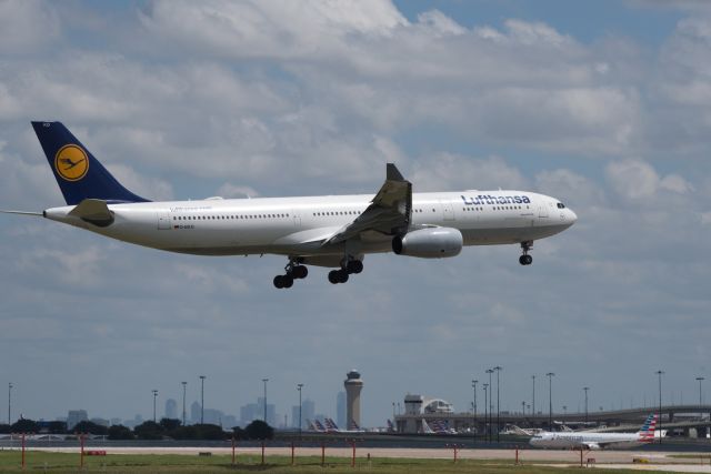 Airbus A330-300 (D-AIKO)