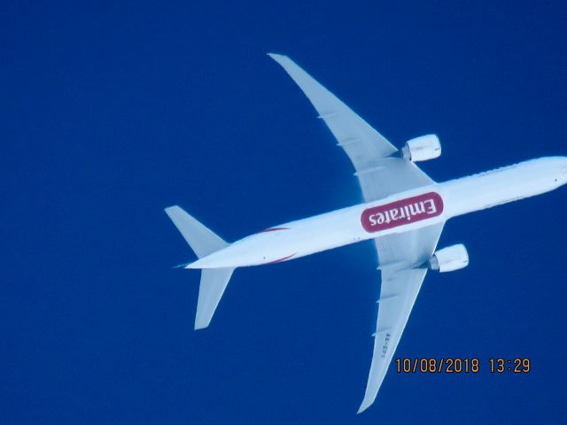 BOEING 777-300ER (A6-EPV)