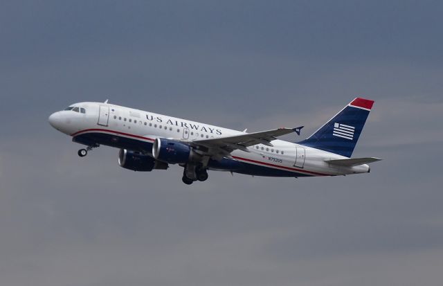 Airbus A319 (N752US)