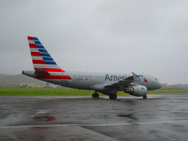 Airbus A319 (N724UW)