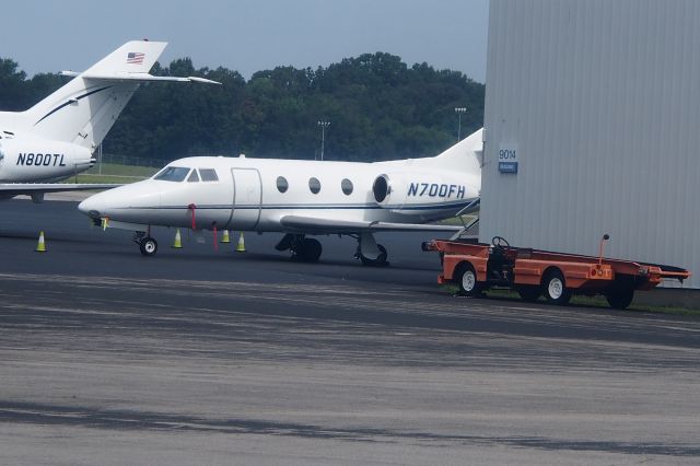 Dassault Falcon 10 (N700FH)