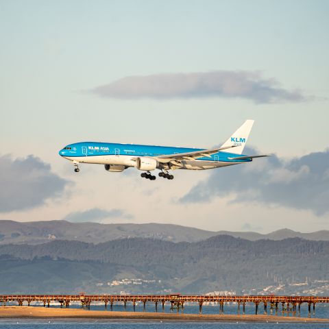 Boeing 777-200 (PH-BQF) - KLM B772 on short final for KSFO amidst a perfect backdrop during golden hour.