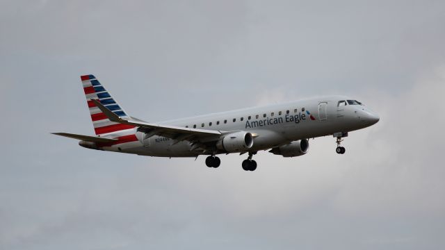 Embraer 170/175 (N244NN)