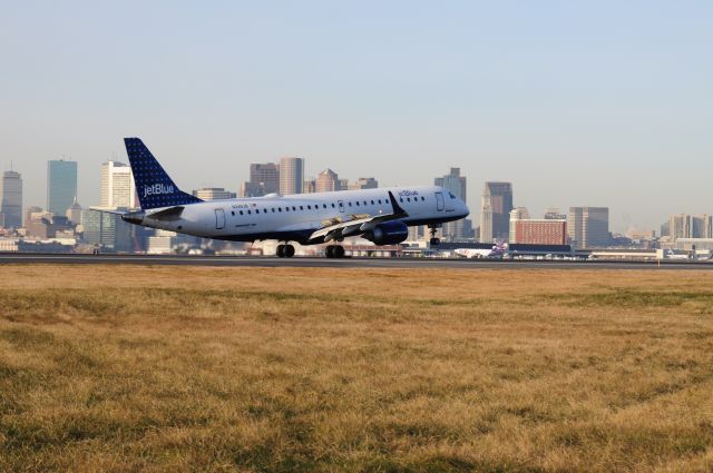 Embraer ERJ-190 (N249JB) - 33L Boston skyline arrival shot of the great Embraer E190 !