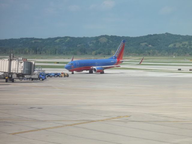 Boeing 737-700 (N266WN) - Southwest 1122 arriving from Chicago Midway at 4:03 P.M.  I had jest been on this flight six months earlier.  Taken August 7, 2011.