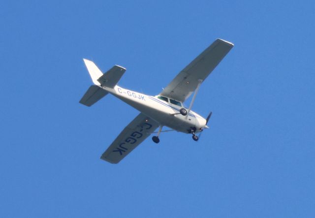 Cessna Skyhawk (C-GGJK) - C-GGJK Cessna Skyhawk 172-M Cargair Ltee Survolant la ville de Lavaltrie QC. le 26-09-2023 à 15;34