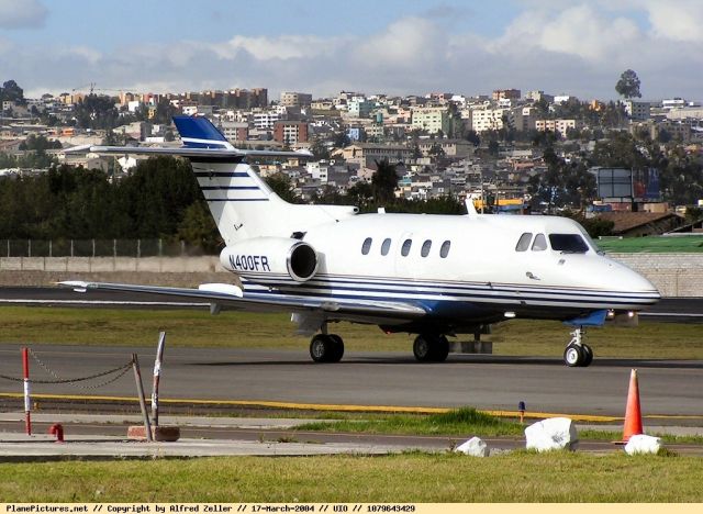 Hawker 800 (N400FR)