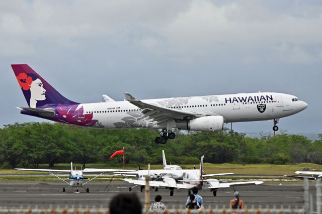 Airbus A330-200 (N382HA)