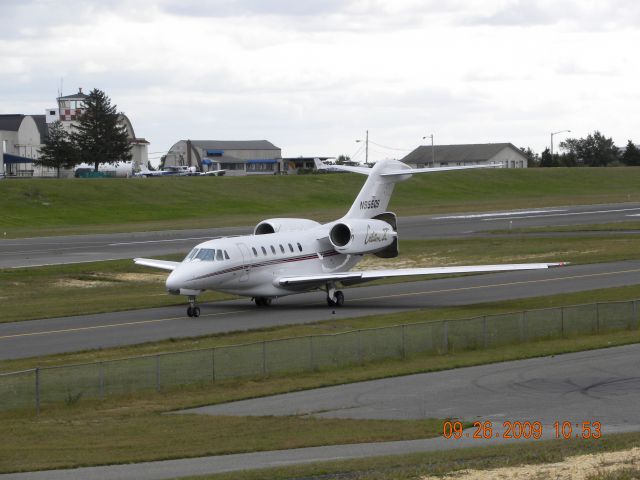 Cessna Citation X (N955QS) - N955QS taxiing to Runway 14 at KBLM