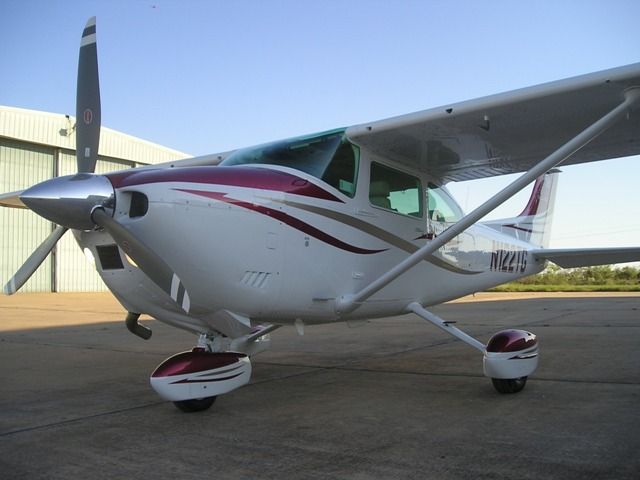 Cessna Skylane (N122TG)