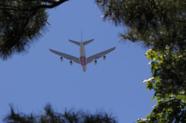 Airbus A380-800 (A6-EDD) - Final approach over Long Island to JFK - 21L - May 25, 2014