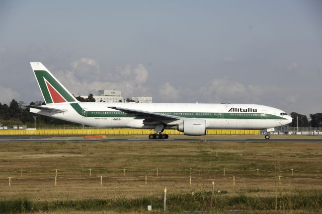 Boeing 777-200 (I-DISB) - Departure at NRT Airport Runway 16R on 2011/11/23