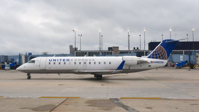 Canadair Regional Jet CRJ-200 (N982SW) - United Express Bombardier CRJ-200LR N982SW in Chicago