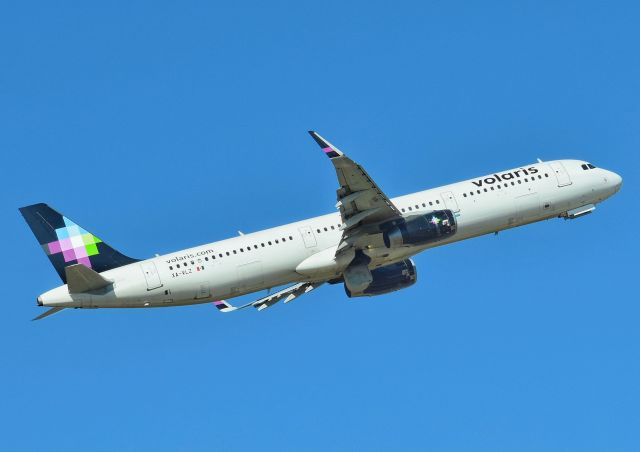 Airbus A321 (XA-VLZ)