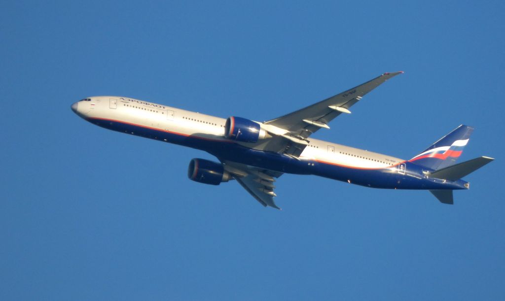 BOEING 777-300ER (VQ-BQF) - Shown here is an Aeroflot Boeing 777 a few minutes until it lands in the Autumn of 2017.