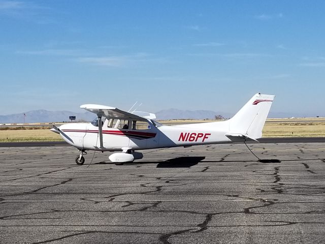 Cessna Skyhawk (N16PF)