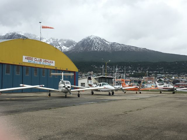 — — - Aeroclub Ushuaia, de la ciudad de Ushuaia TDF Argentina