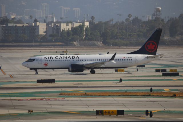 Boeing 737 MAX 8 (C-FSNQ)