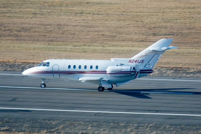 Hawker 800 (N241JS) - A view from the tower after N241JS touches down