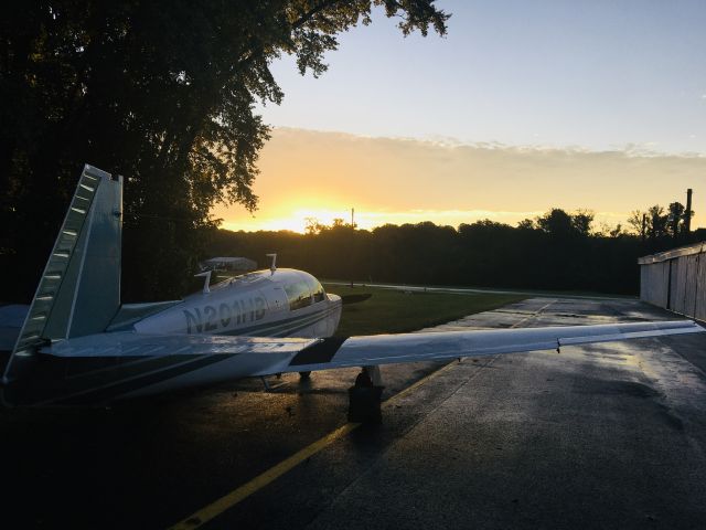 Mooney M-20 (N201HB) - Sunrise launch from VKX