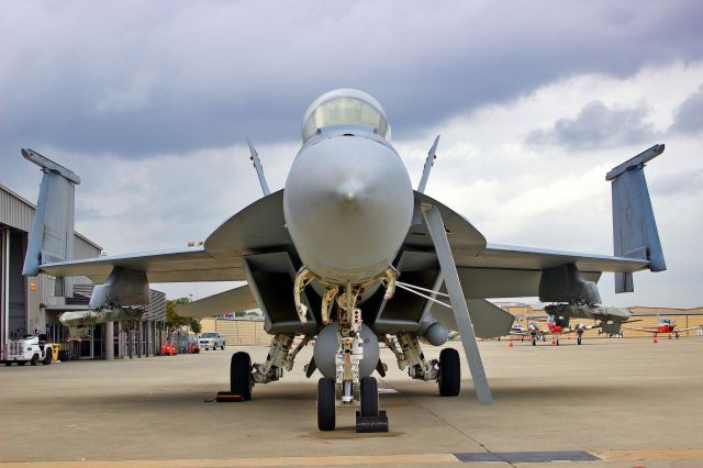 McDonnell Douglas FA-18 Hornet (16-8904)