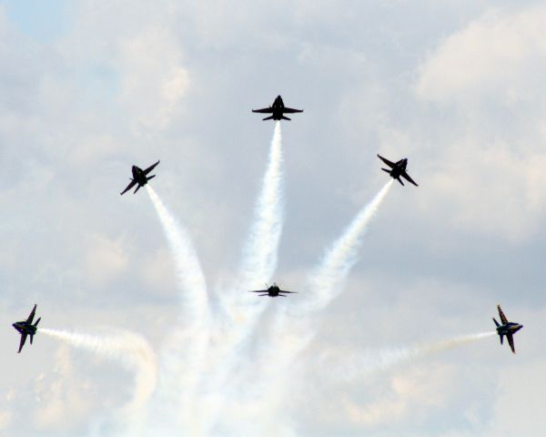 McDonnell Douglas FA-18 Hornet — - 2010 Chippewa Valley Airshow, practice day.