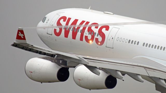 Airbus A340-300 (HB-JME)