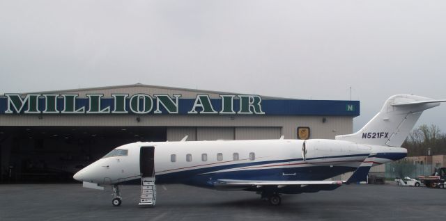 Bombardier Challenger 300 (N521FX) - Great looking Aircraft!