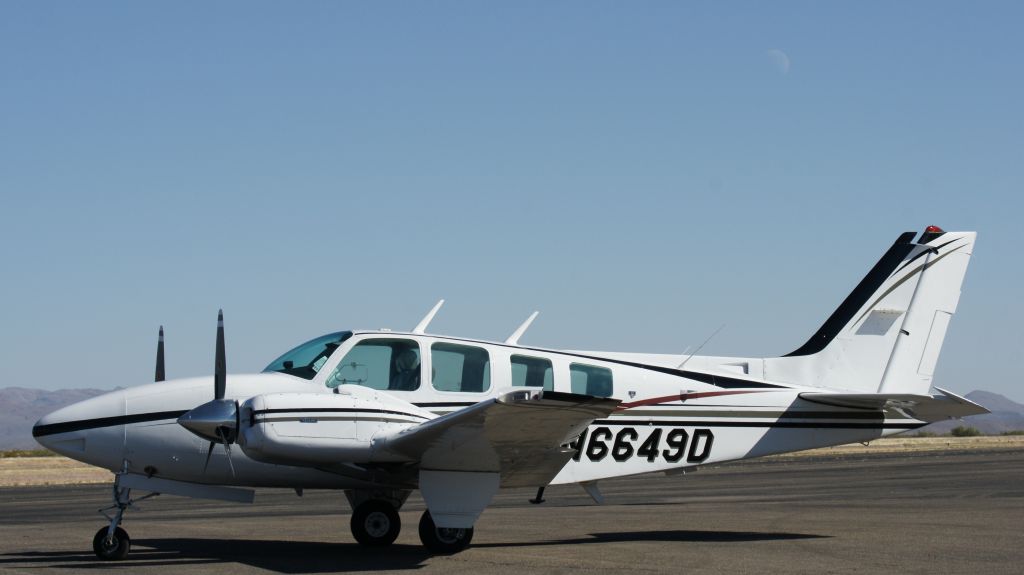 Beechcraft Baron (58) (N6649D)