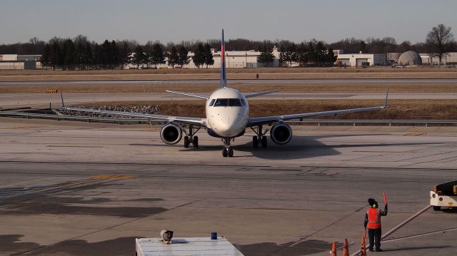 Embraer 170/175 (N897RW)