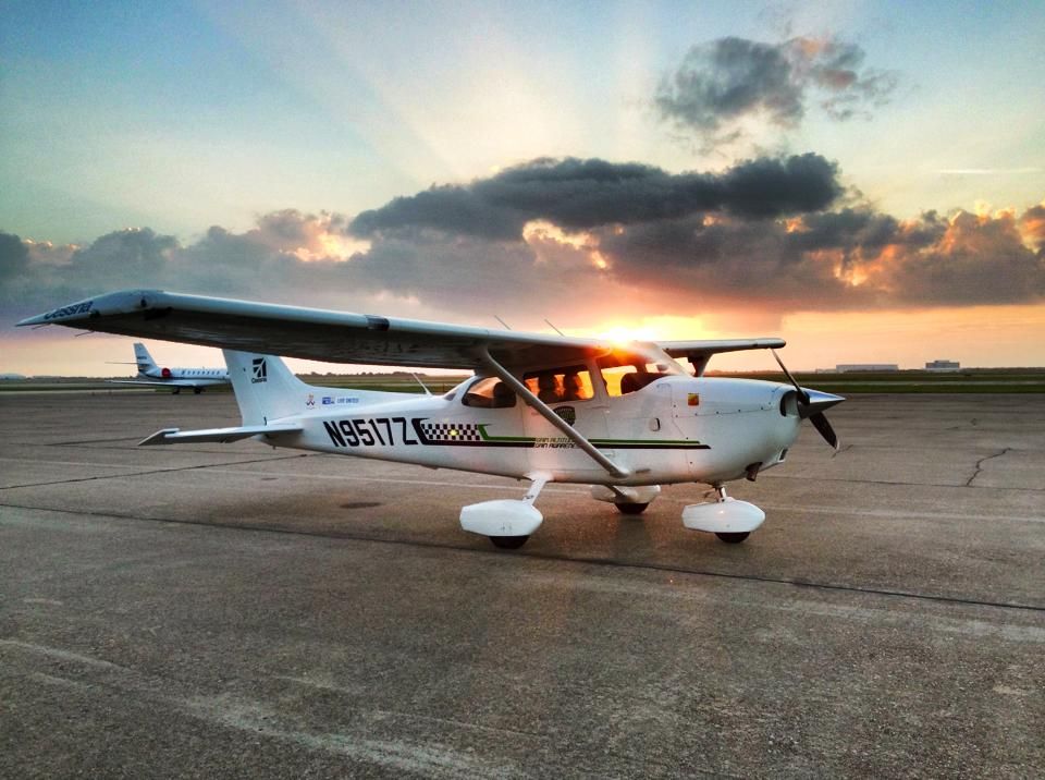 Cessna Skyhawk (N9517Z) - Taken on the ramp of KEFD! Follow me on Facebook through my adventures with the Discover Flying Challenge! a rel=nofollow href=http://www.facebook.com/BrianSForDiscoverFlyingChallengehttps://www.facebook.com/BrianSForDiscoverFlyingChallenge/a