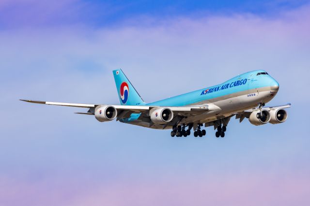 BOEING 747-8 (HL7624) - Korean Air Cargo 747-8 landing at DFW on 12/25/22. Taken with a Canon R7 and Tamron 70-200 G2 lens.