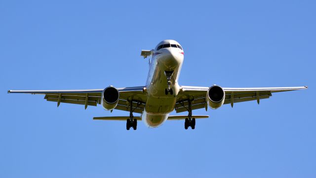 Boeing 757-200 (N757HW)