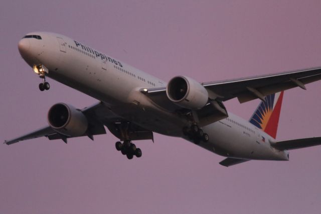 BOEING 777-300ER (RP-C7773)