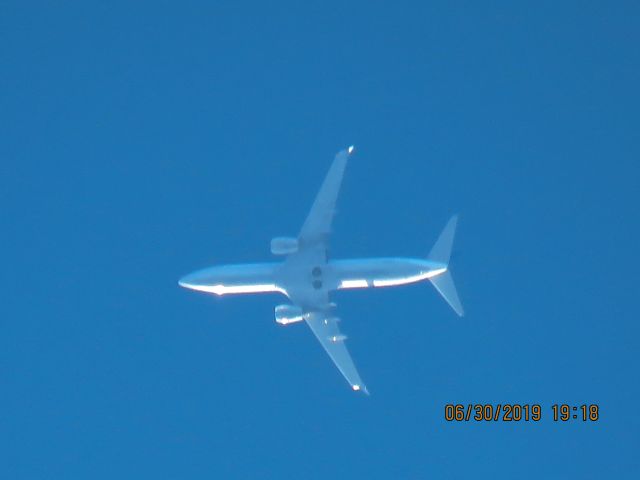 Boeing 737-800 (N73283)