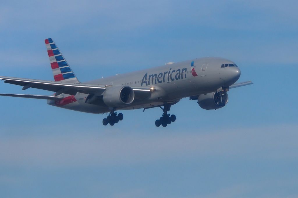 Boeing 777-200 (N790AN)
