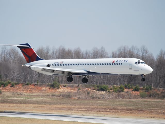 McDonnell Douglas DC-9-50 (N771NC) - Approaching runway 18C - 3/11/09